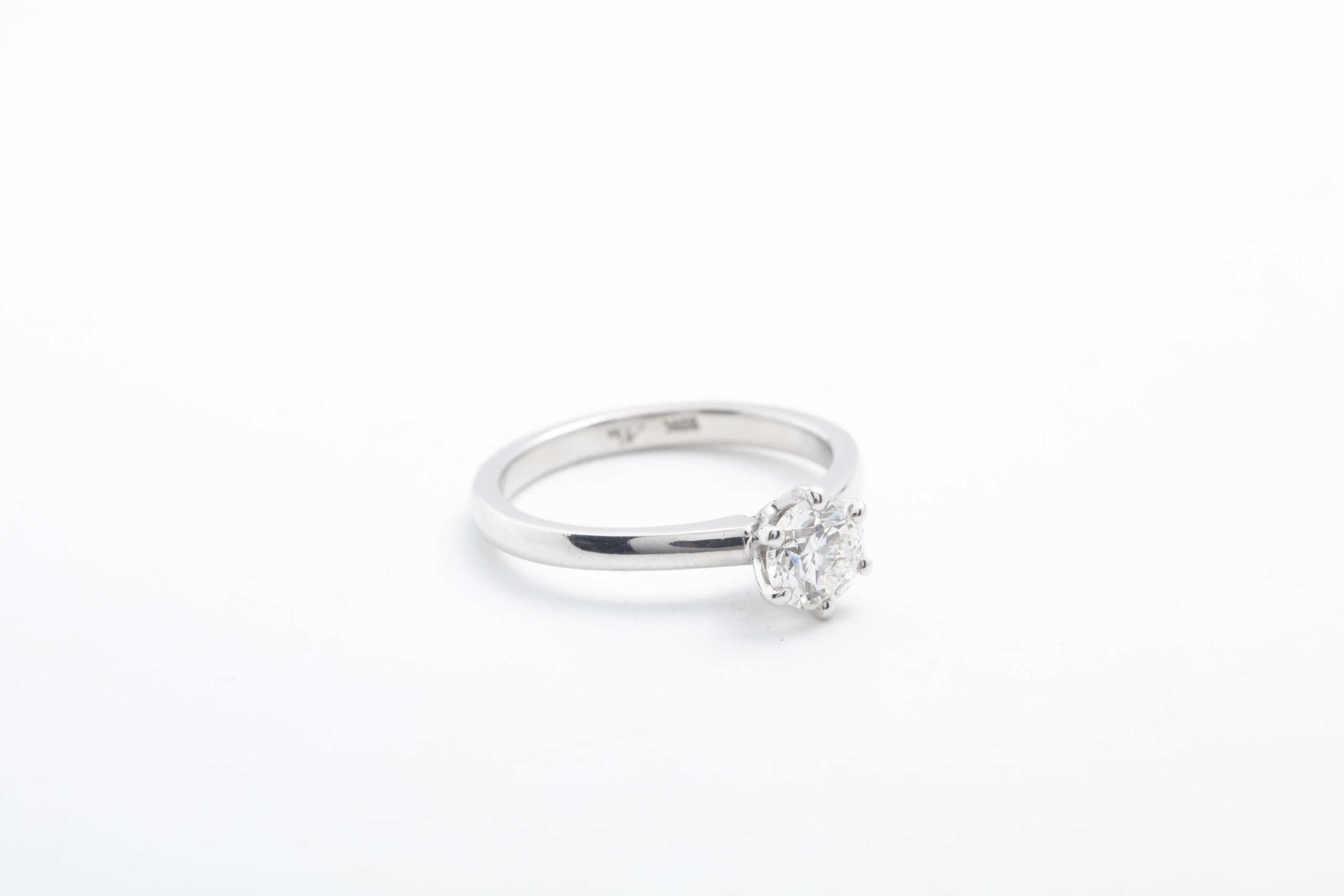Anillo de compromiso con diamante 0.75Ct.