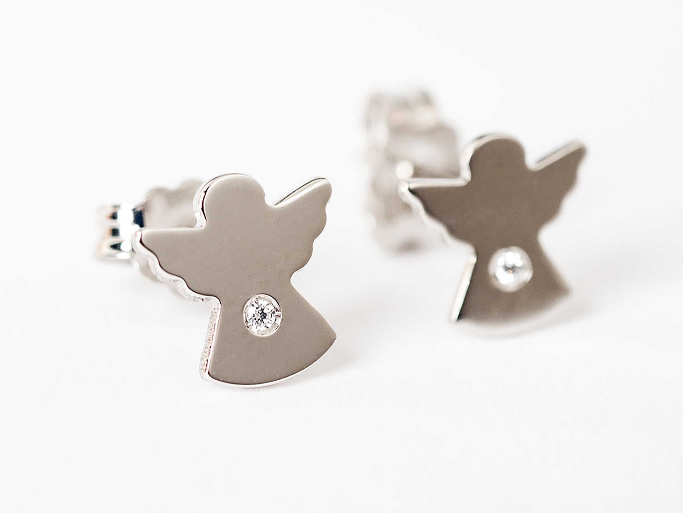 Aretes de ángel en oro blanco