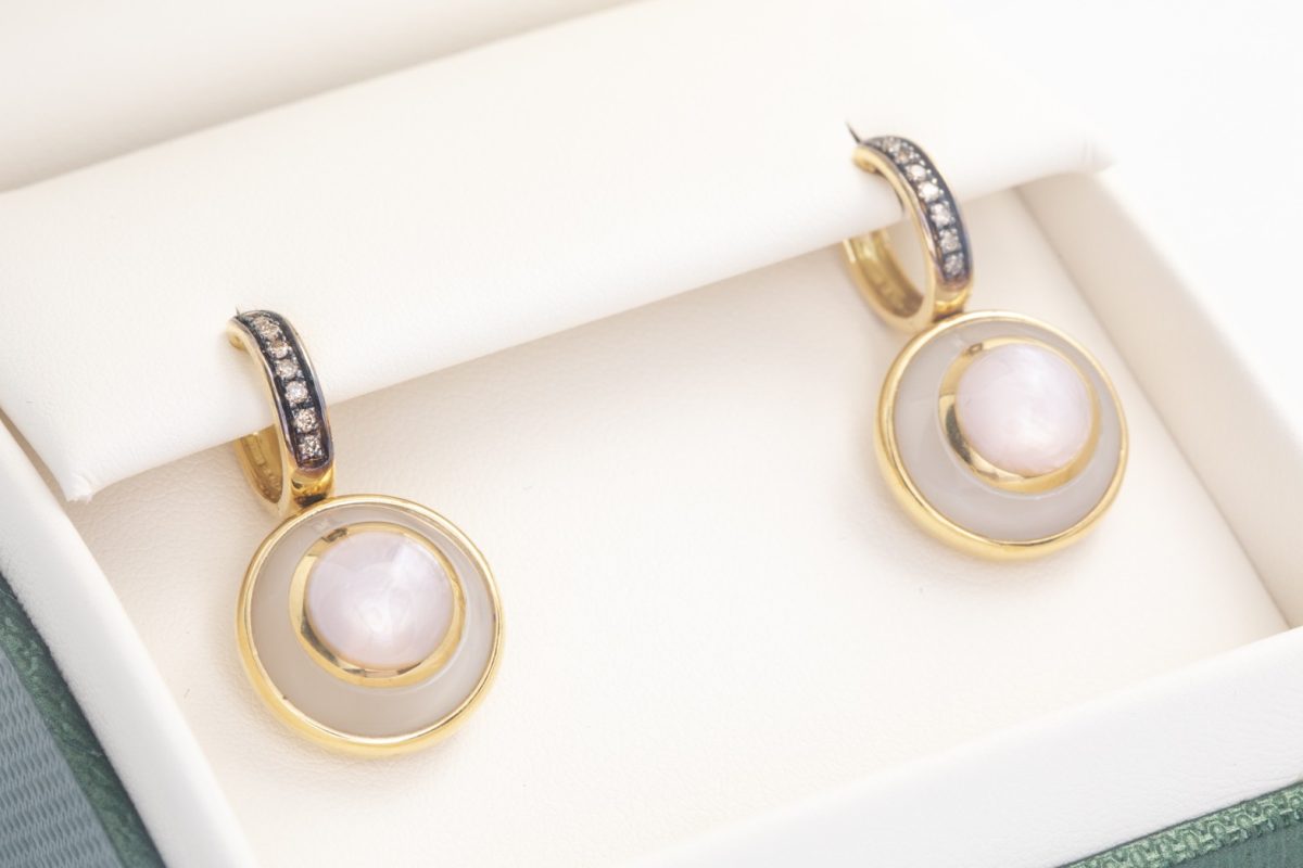 Par de aretes con brillantes y semi preciosas