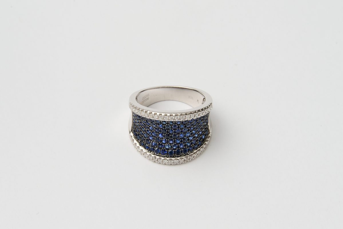 Anillo con zafiros
