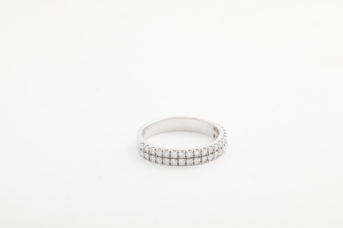 Anillo con brillantes y zafiros