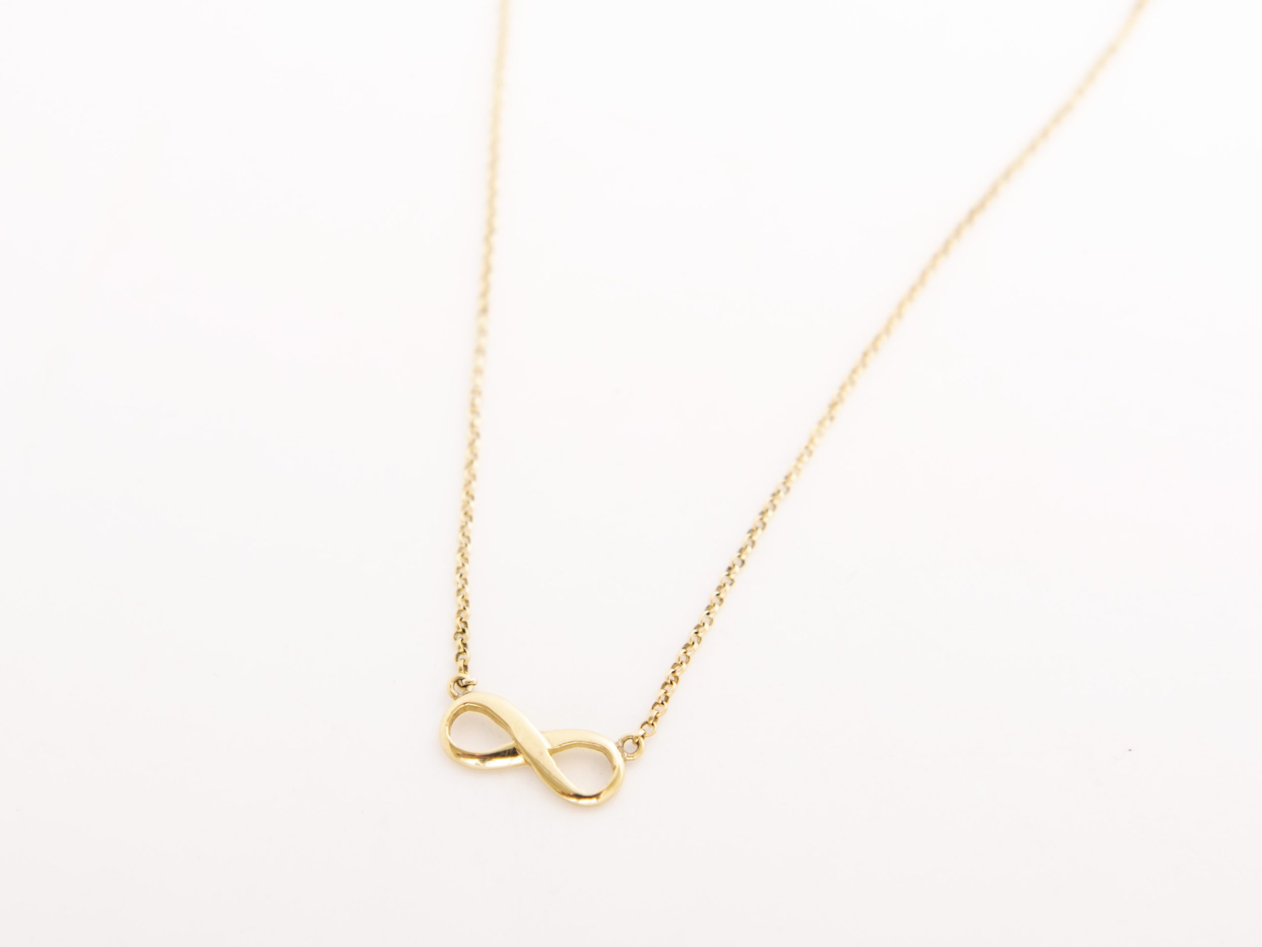 Collar infinito en oro amarillo