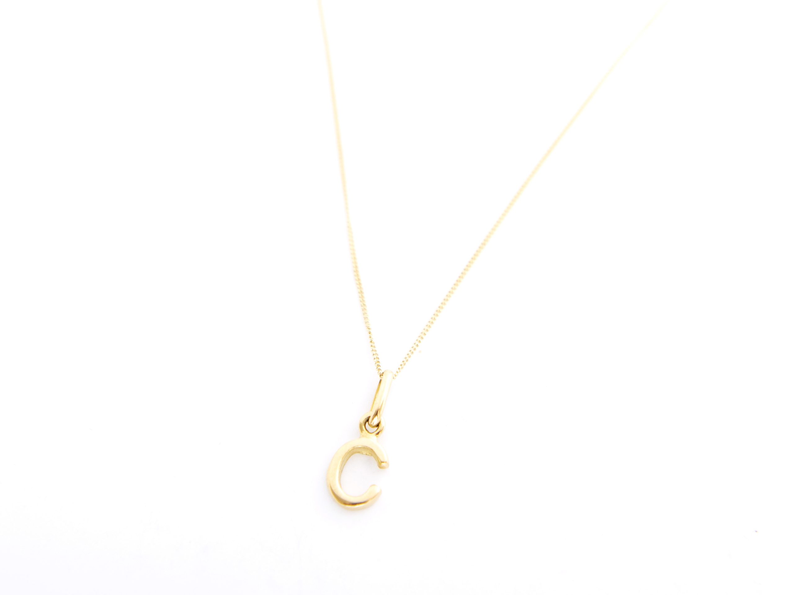 Collar letra C