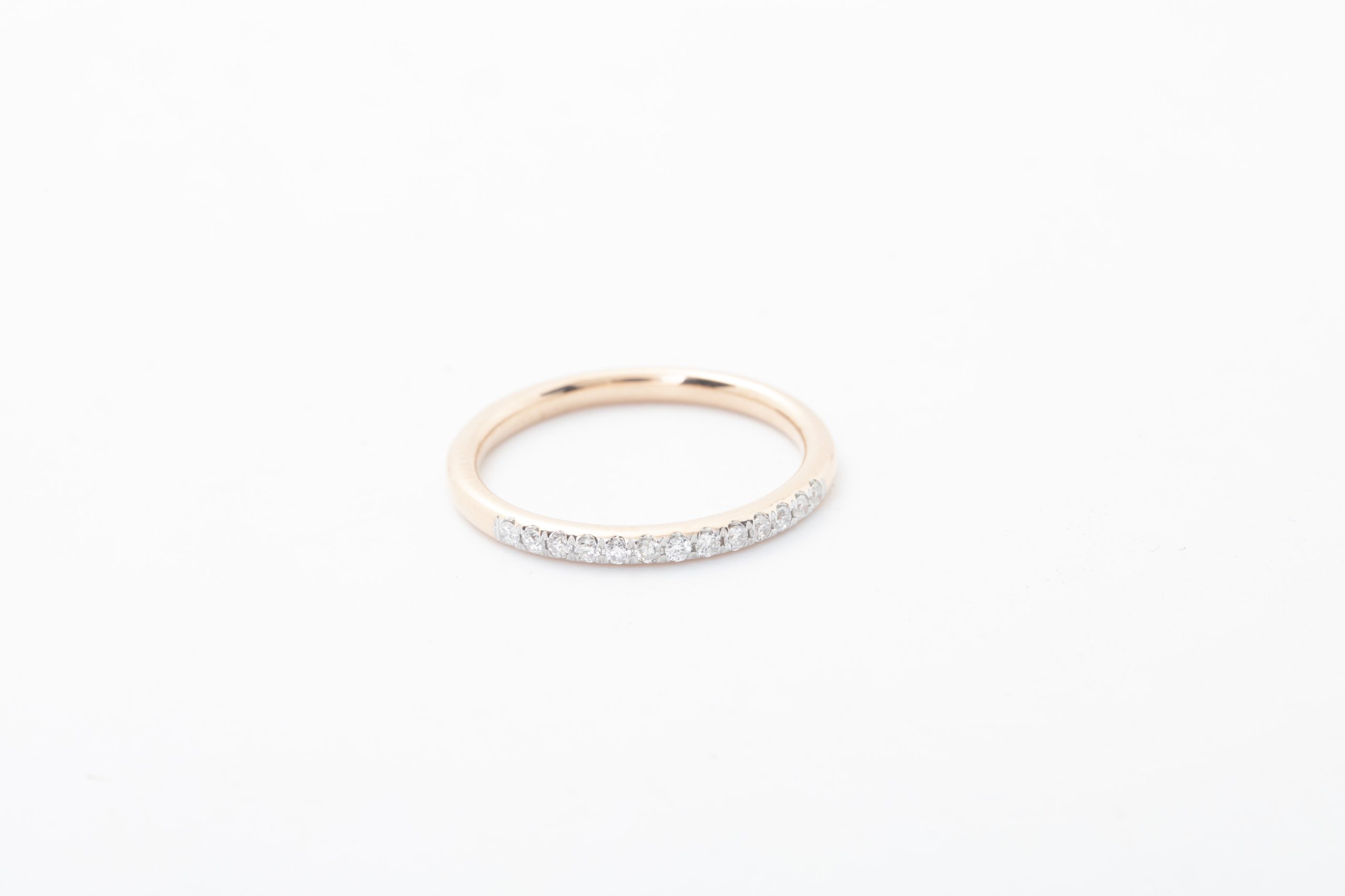 Anillo rivier en oro rosado