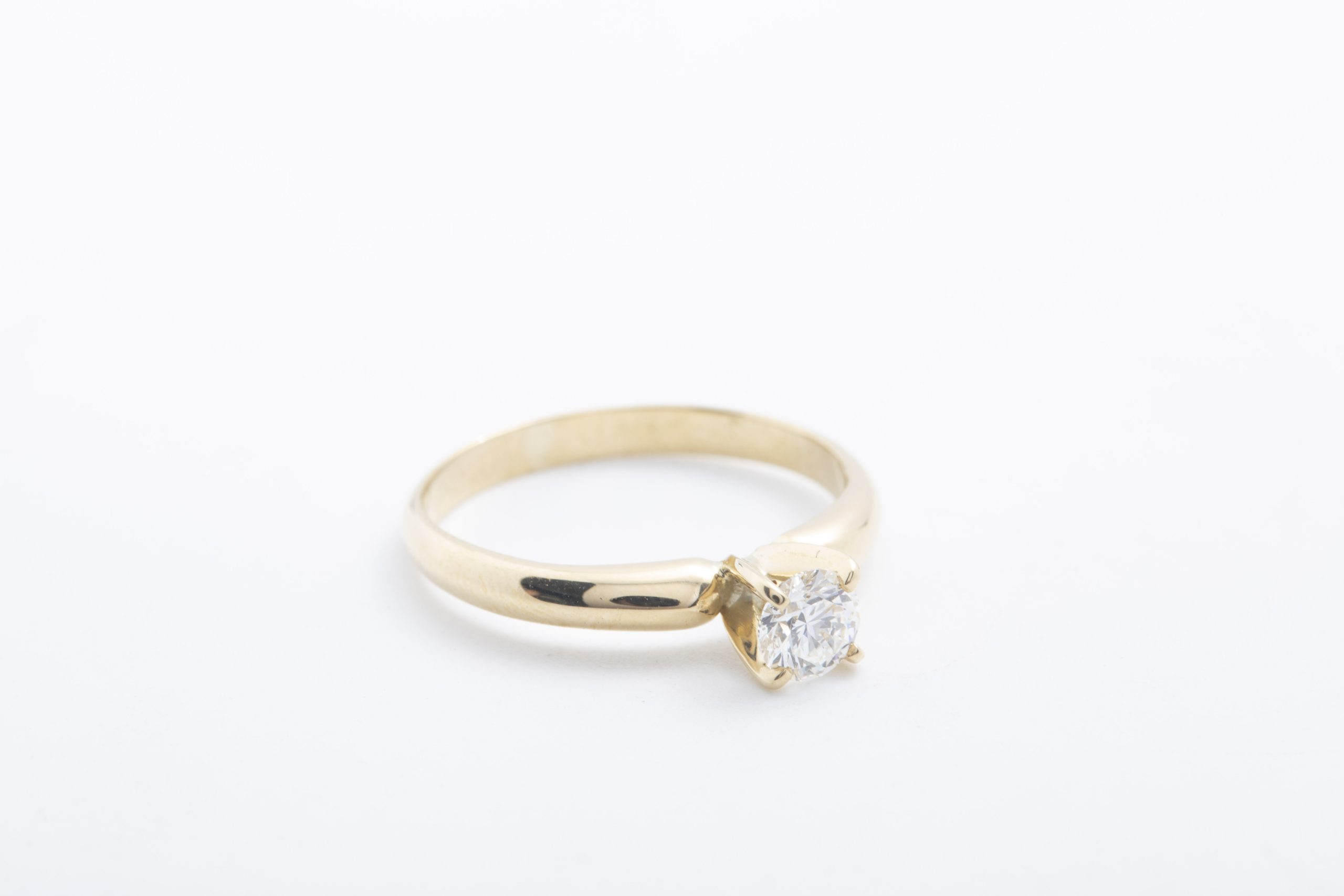 Anillo de compromiso con diamante 0.35Ct.