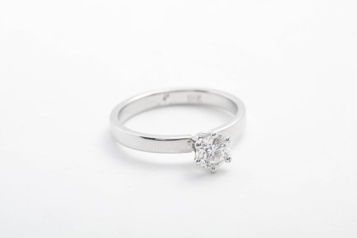 Anillo de compromiso con diamante 0.50Ct.