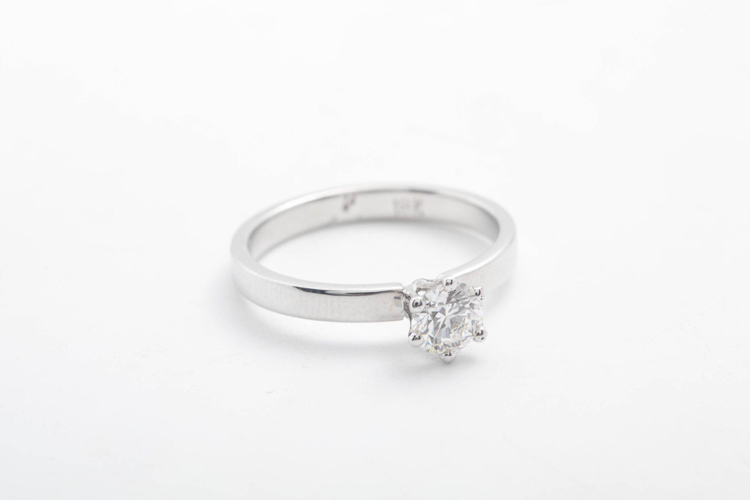 Anillo de compromiso con diamante 0.50Ct.