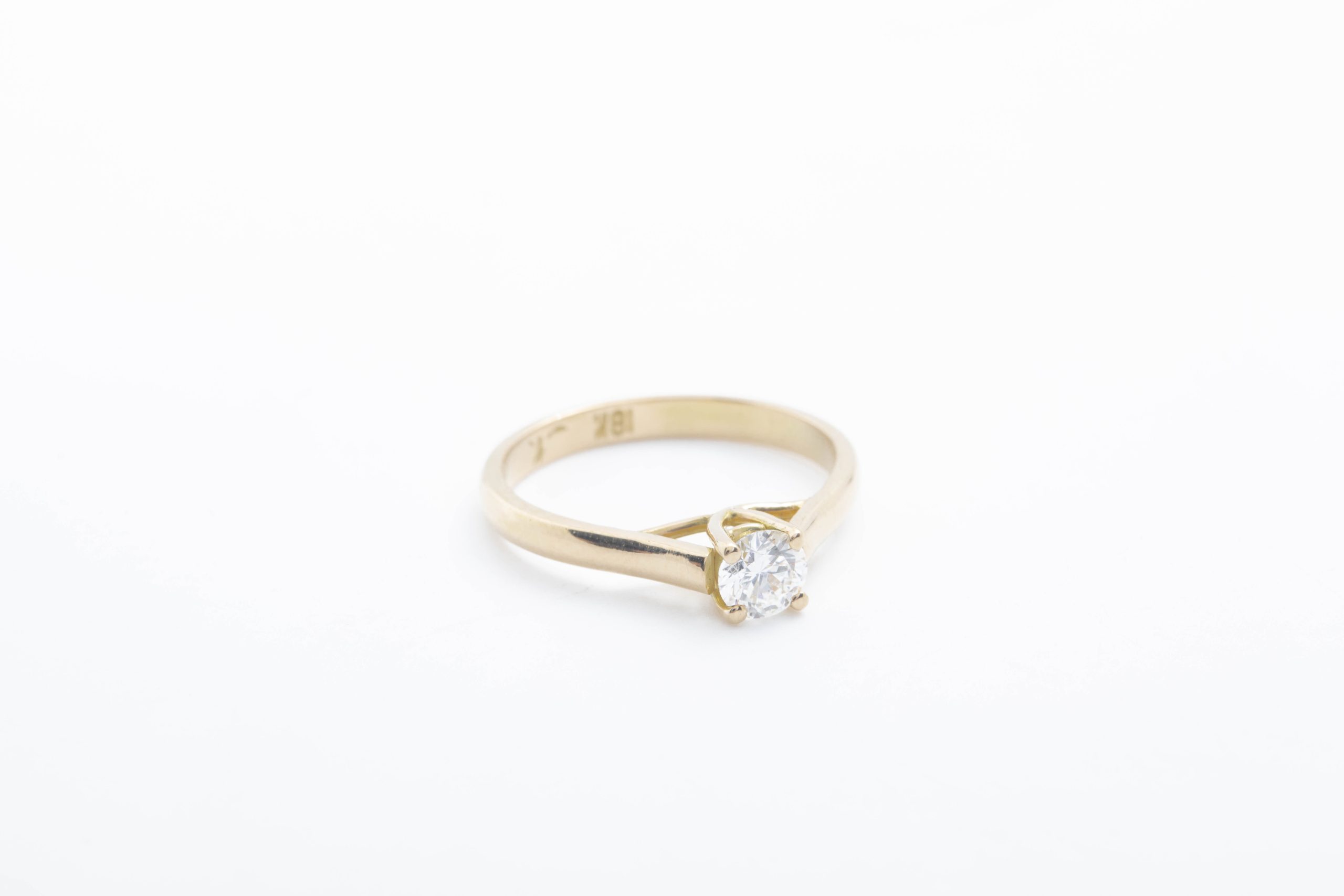 Anillo de compromiso con diamante 0.35Ct.