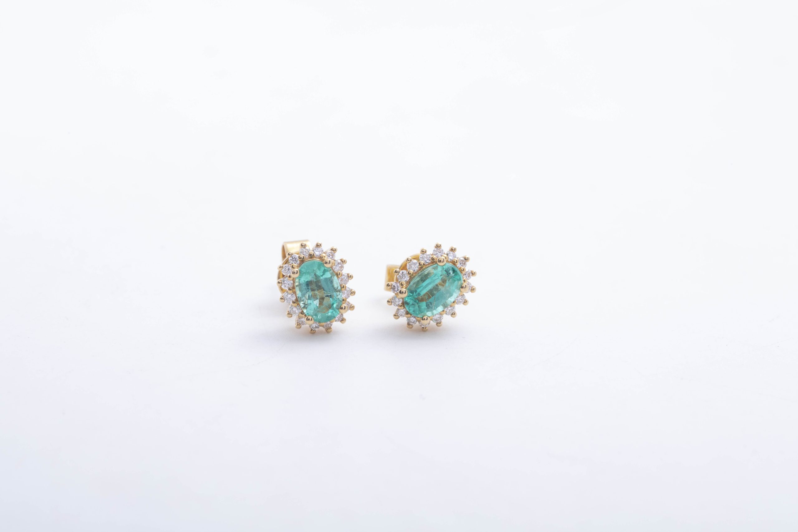 Aretes con esmeraldas y diamantes