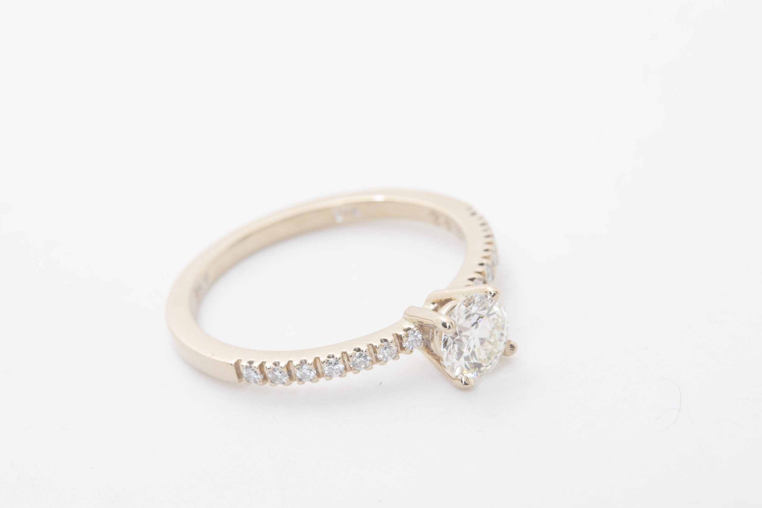 Anillo de compromiso Daniela con diamante 0.62Ct