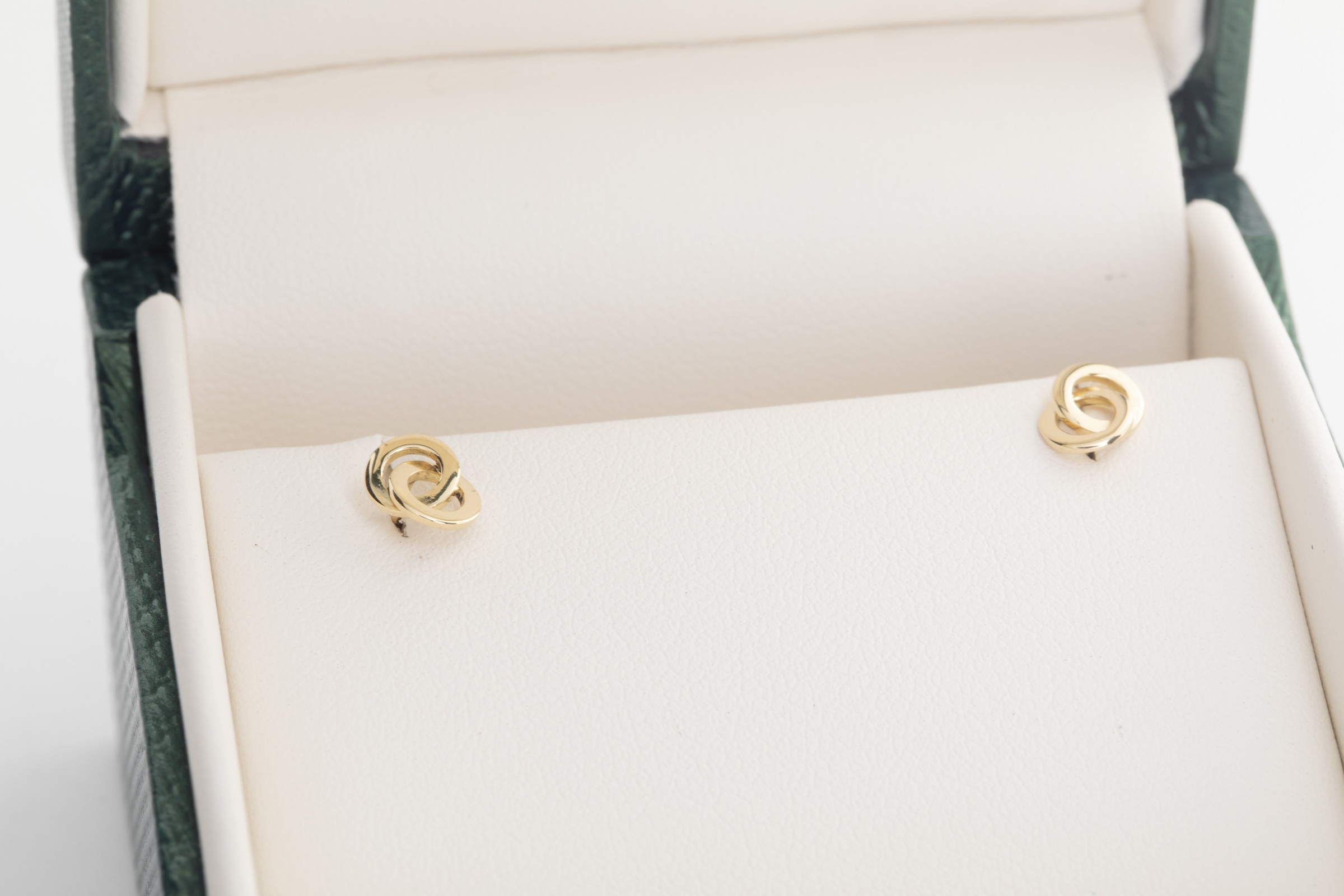 Aretes círculos de bebé