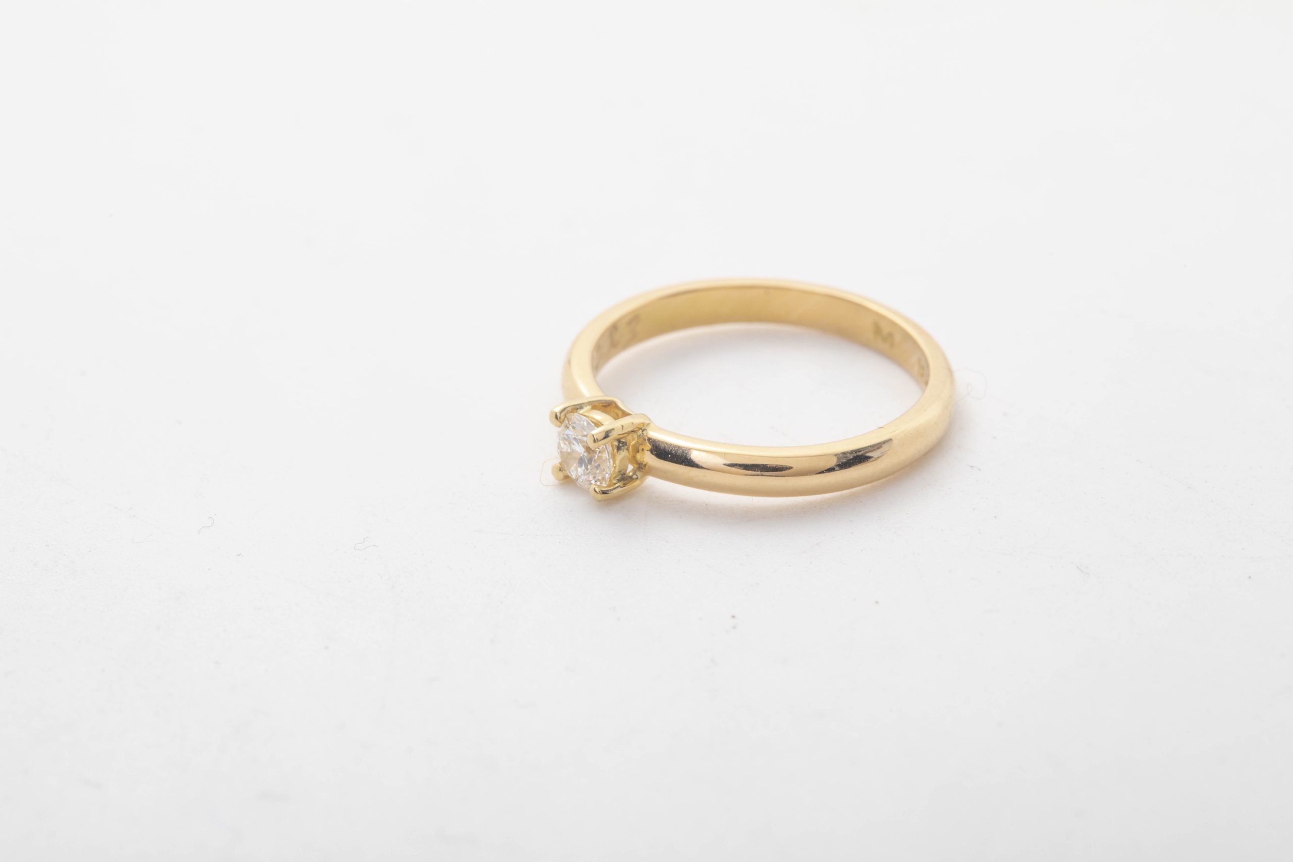 Anillo de compromiso con diamante 0.23Ct