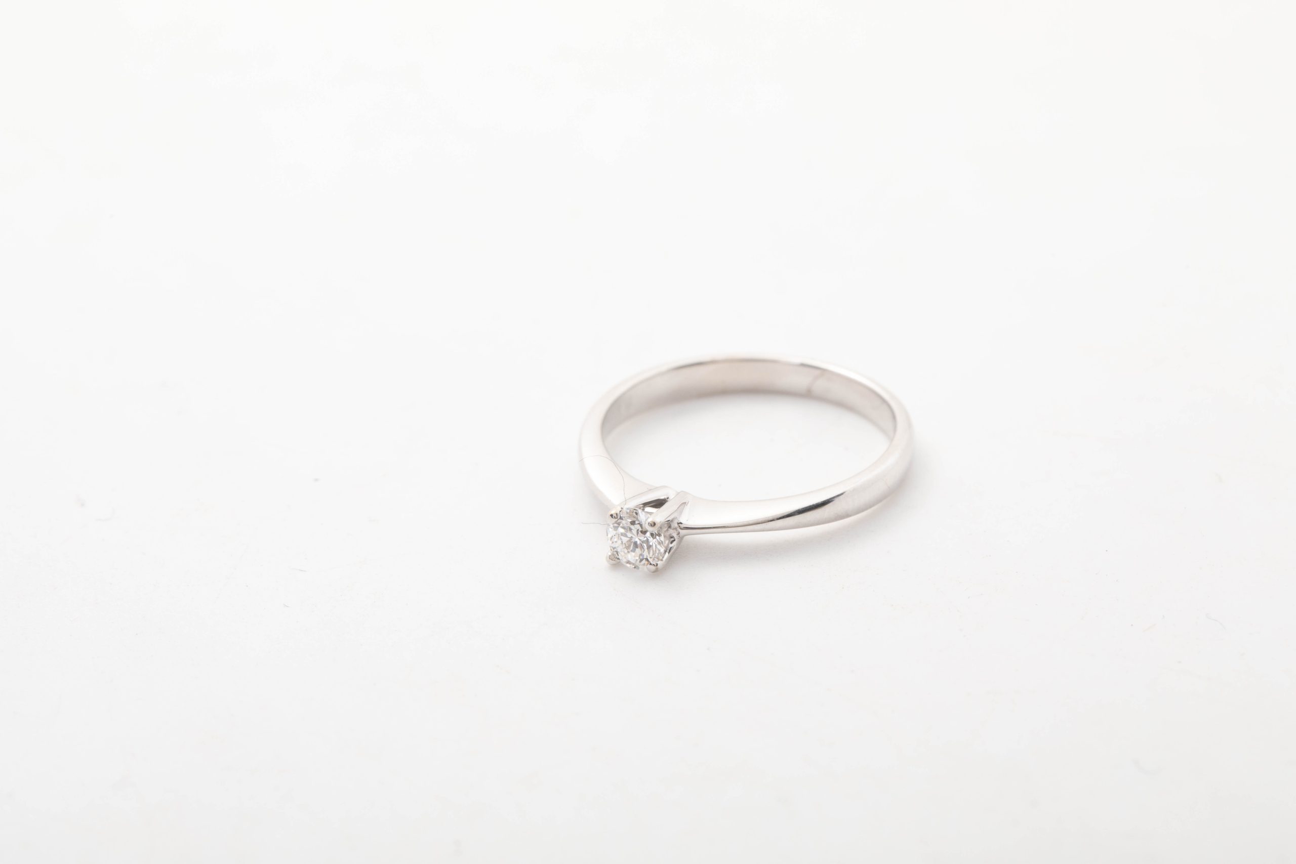 Anillo de compromiso Rocío con diamante 0.19Ct.