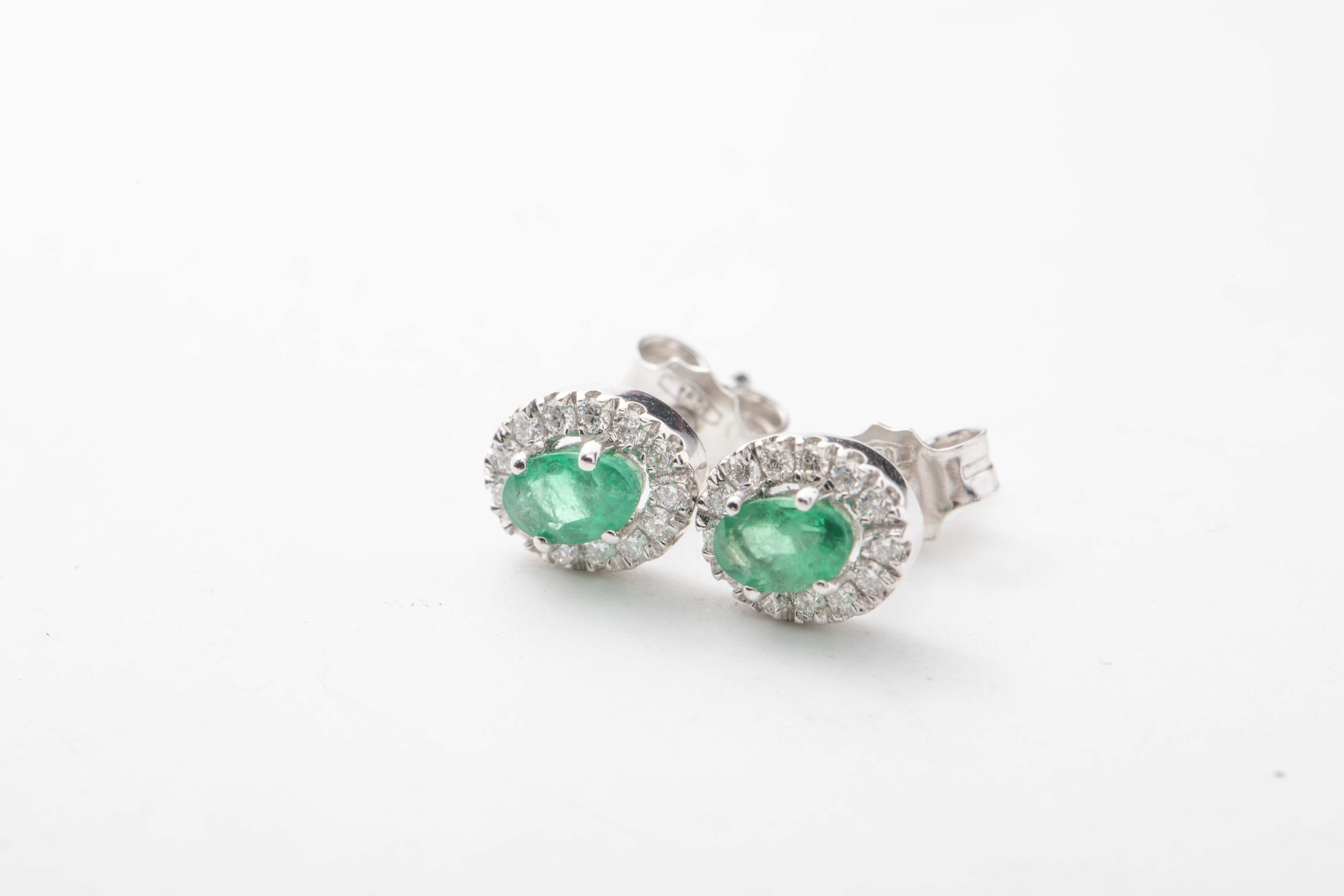 Aretes con esmeraldas y diamantes