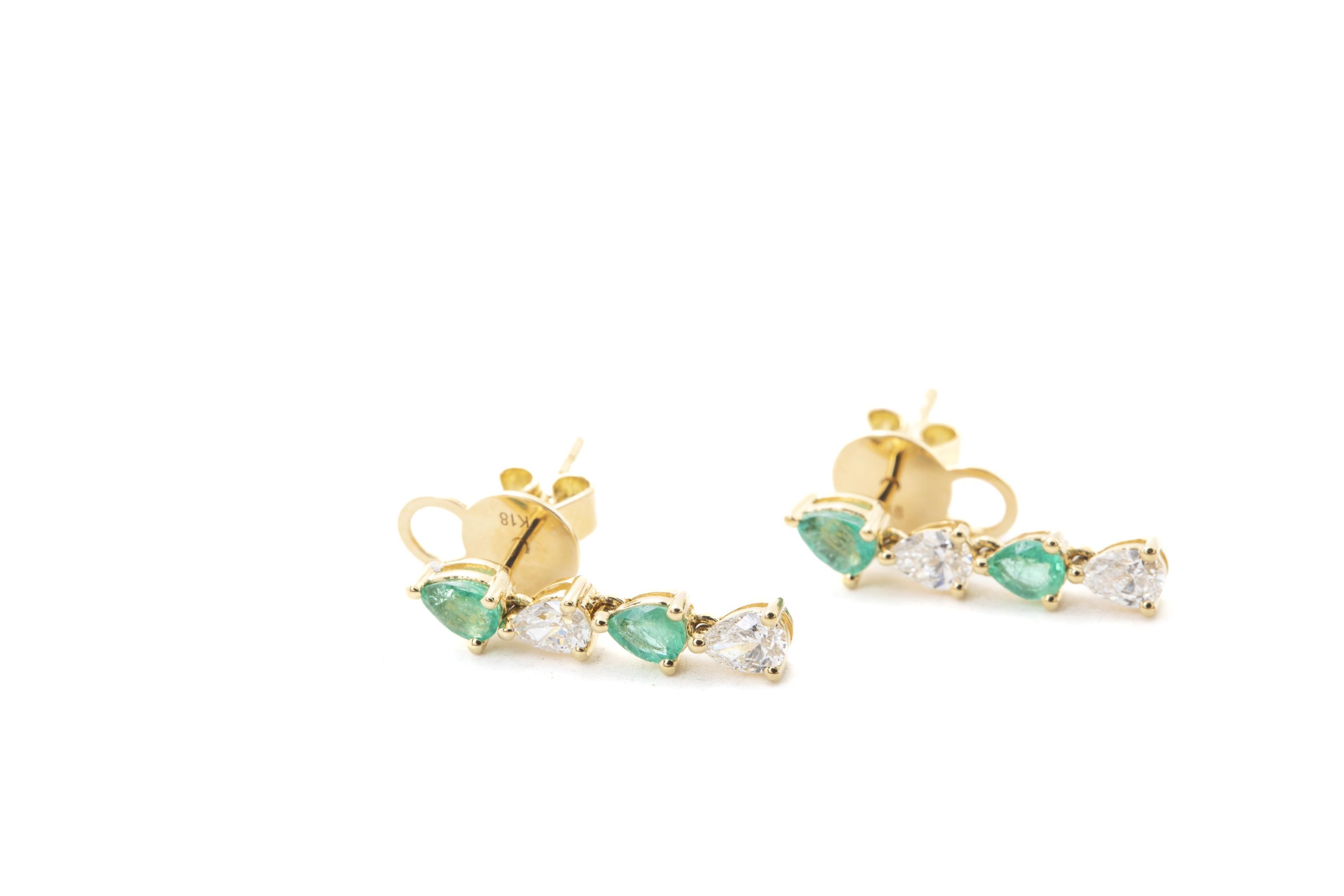 Aretes con brillantes y esmeraldas