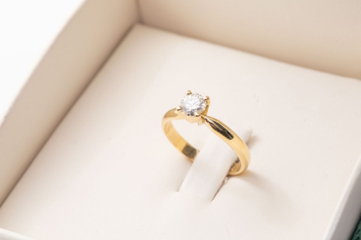 Anillo de compromiso con brillante 0.46ct