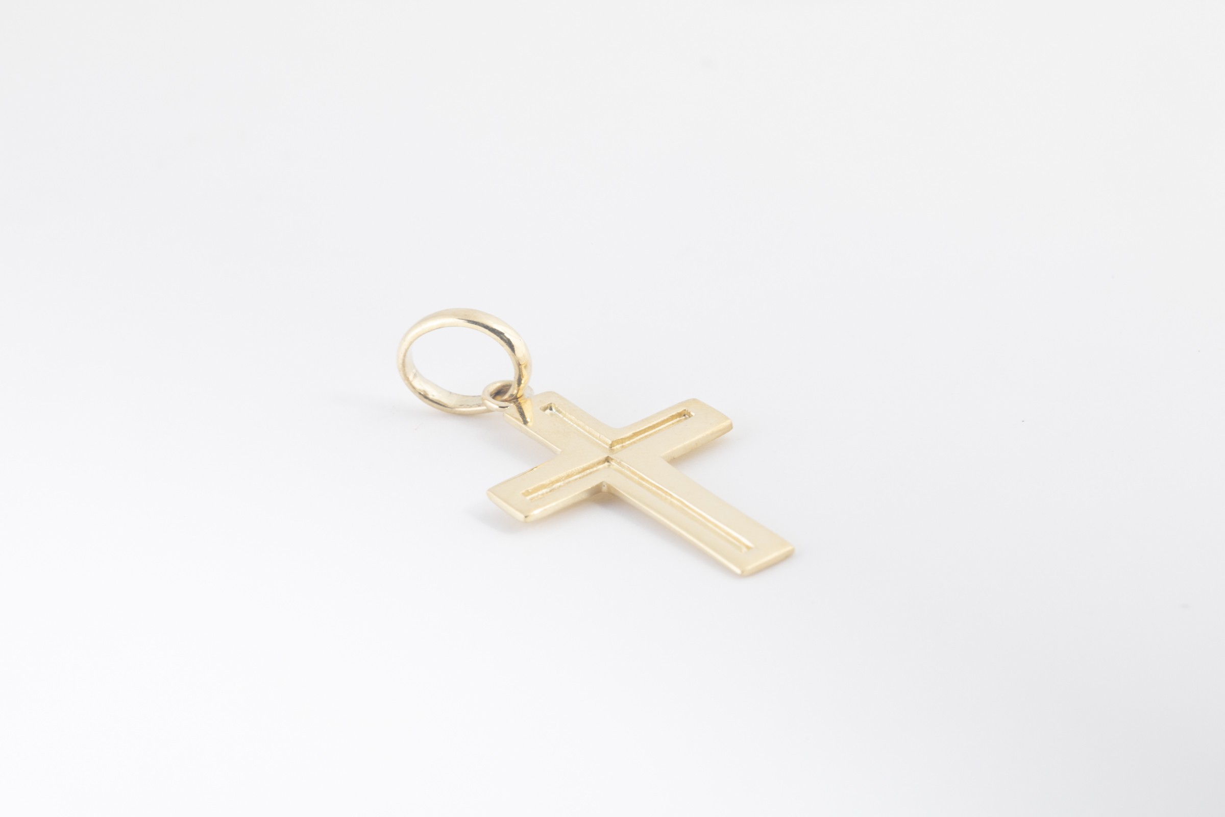 Cruz de oro amarillo