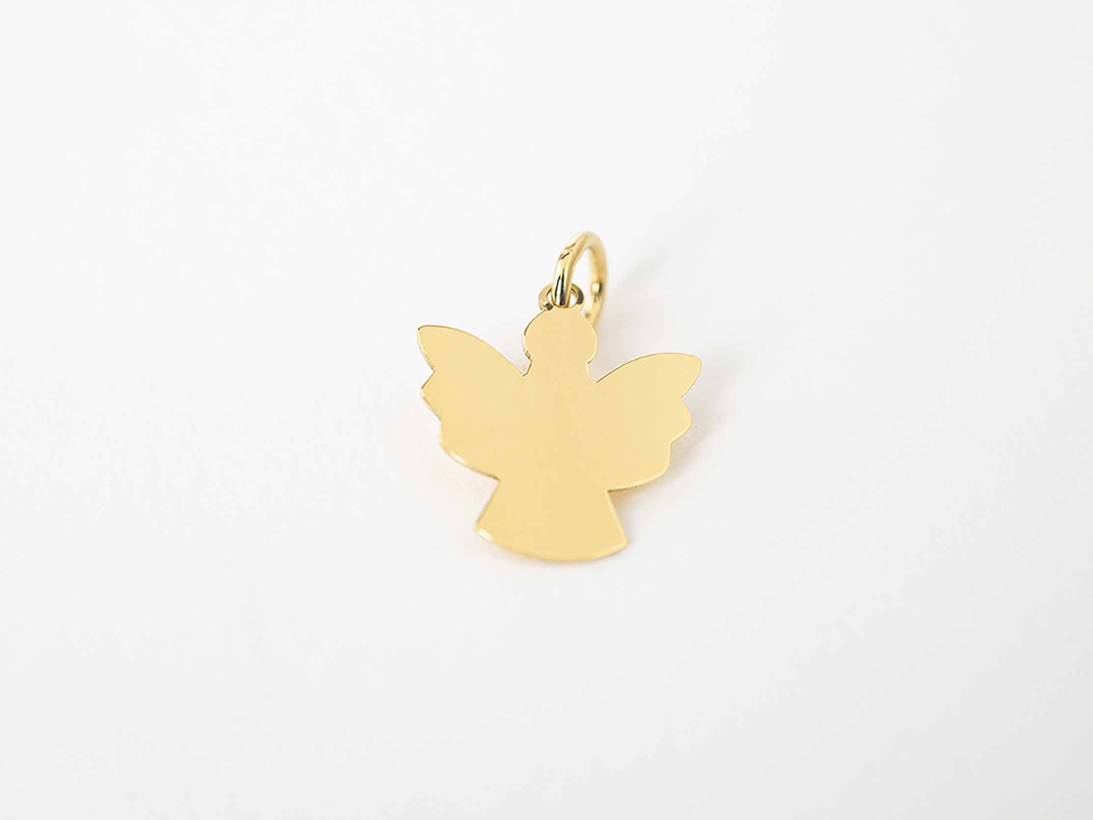 Dije de ángel en oro amarillo