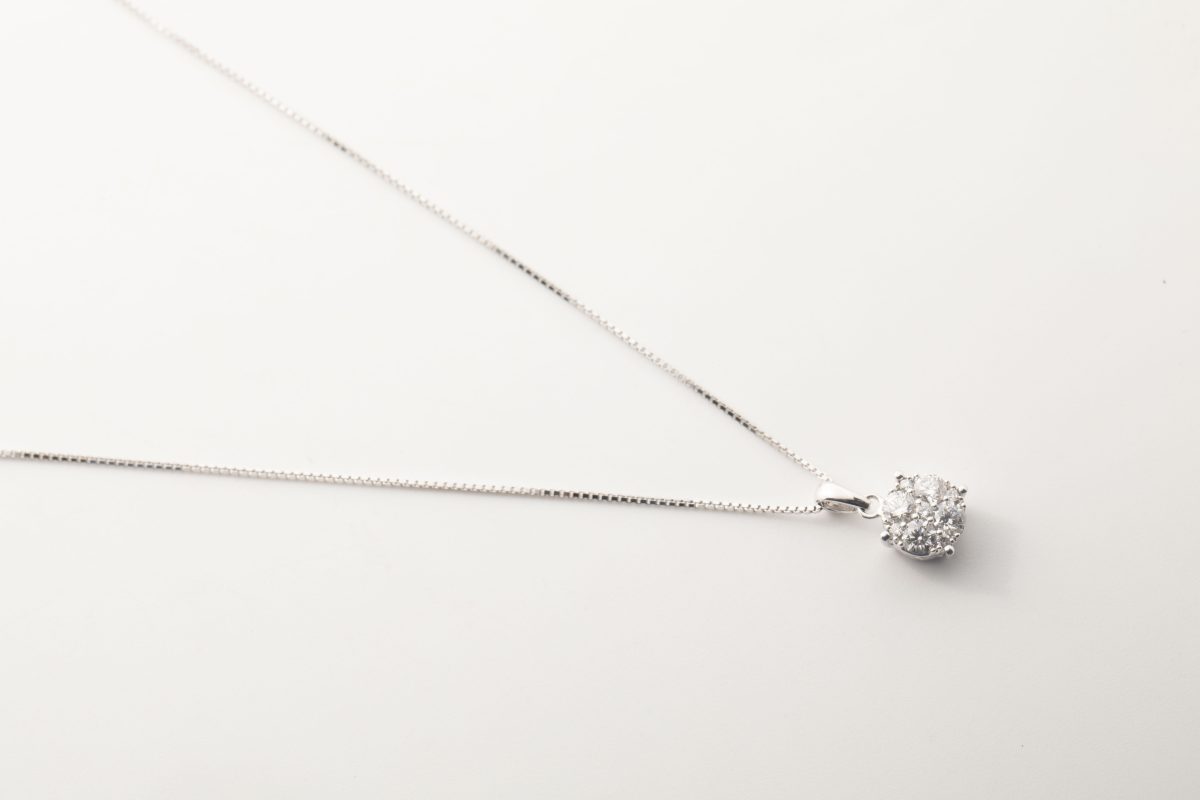 Collar oro blanco con brillantes