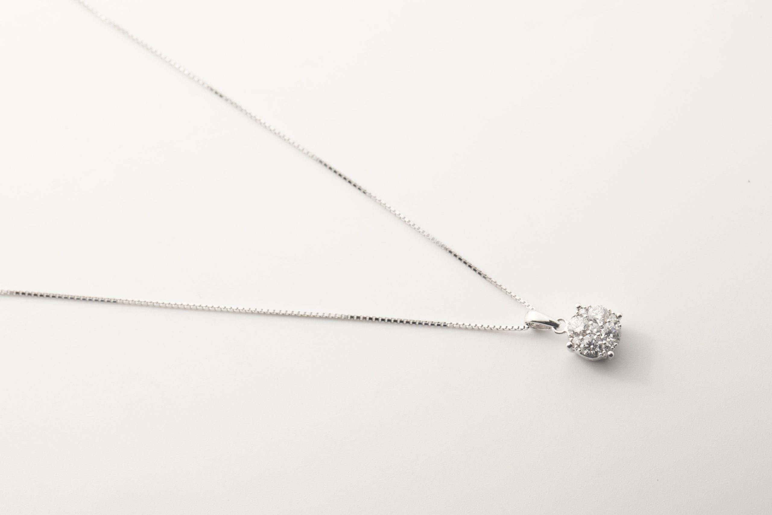 Collar oro blanco con brillantes