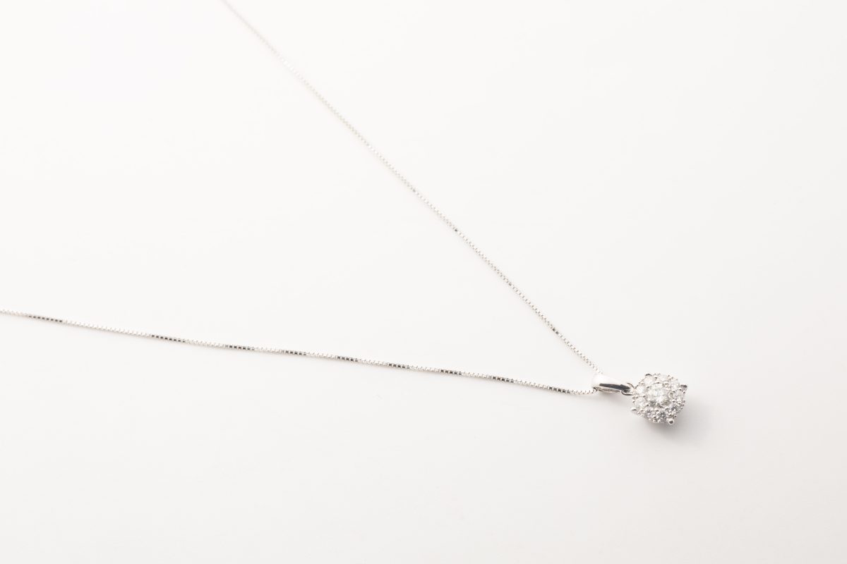 Collar oro blanco con brillantes