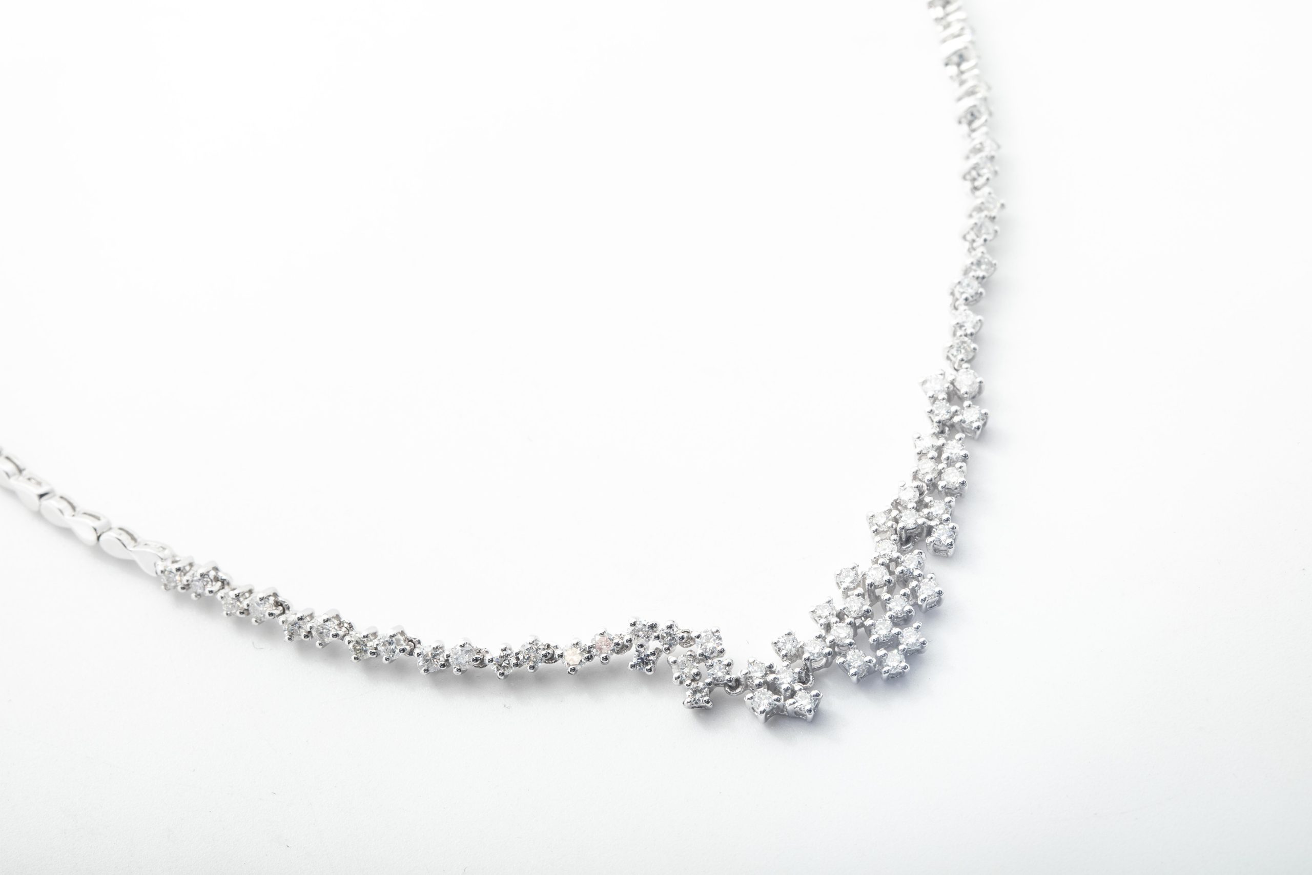 Collar con brillantes en oro blanco