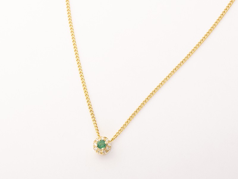 Collar con esmeralda y brillantes