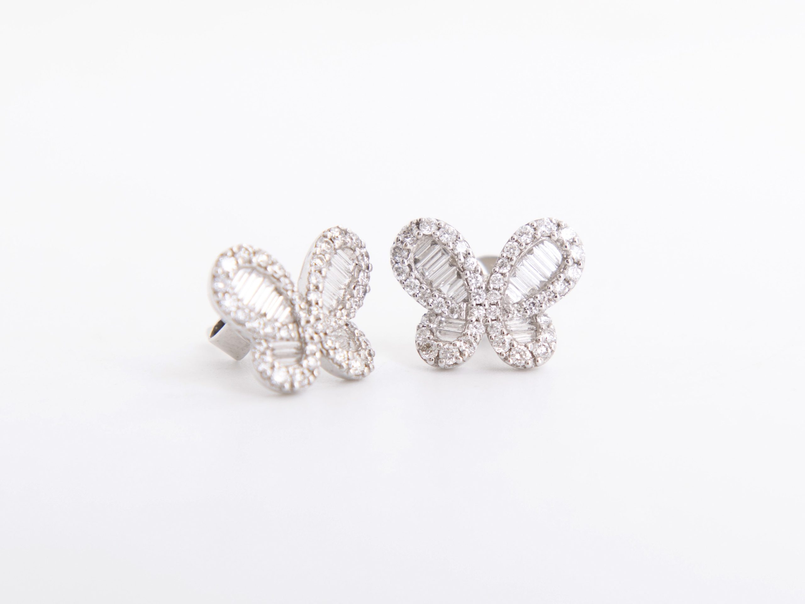 Aretes mariposa con diamantes